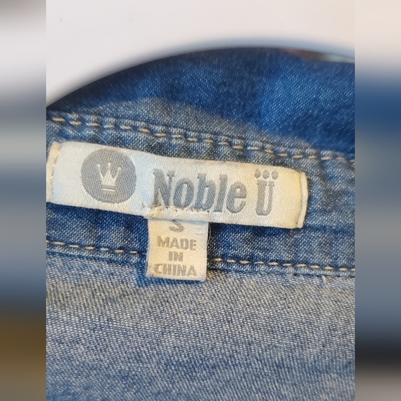 💚5/$25 Chambray Denim Distressed Button-Up Shirt Roll Tab Sleeve Size Small - Picture 7 of 7